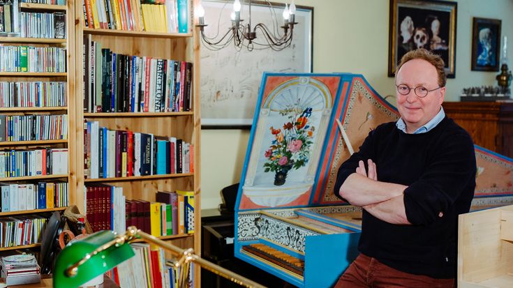 Stefaan Bergé in his music room