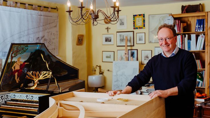 Stefaan Bergé infront of a harpsichord